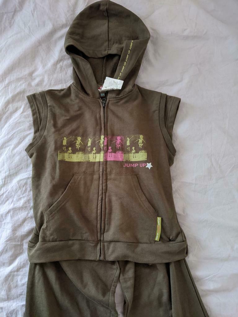 Folieke, nieuw 2delig pakje in joggingstof, 8 jaar, Broek, Meisje, Nieuw, Ophalen of Verzenden