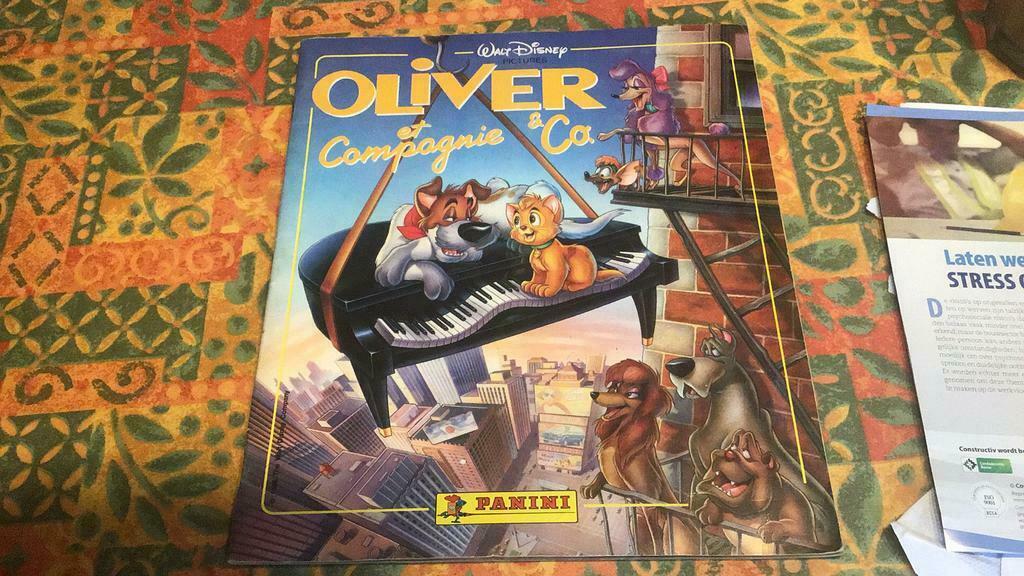 Oliver & co(r), Ophalen of Verzenden, Gelezen, Panini, Plaatjesalbum