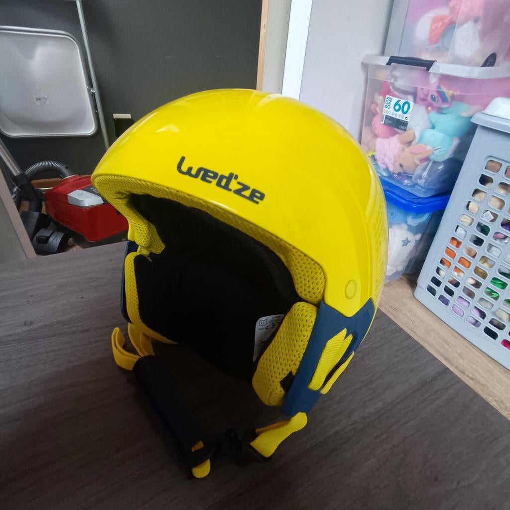Joli casque de ski. Comme neuf, Sports & Fitness, Enlèvement, Comme neuf, Vêtements
