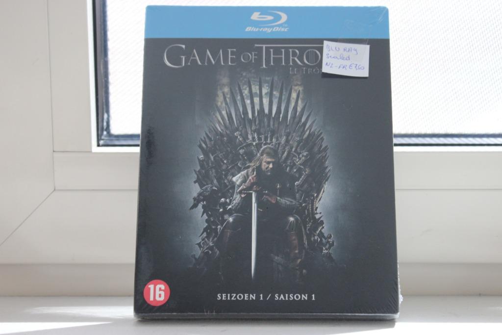 LA SAISON 1 DE GAME OF THRONES EST SCELLÉE, CD & DVD, Blu-ray, Enlèvement ou Envoi