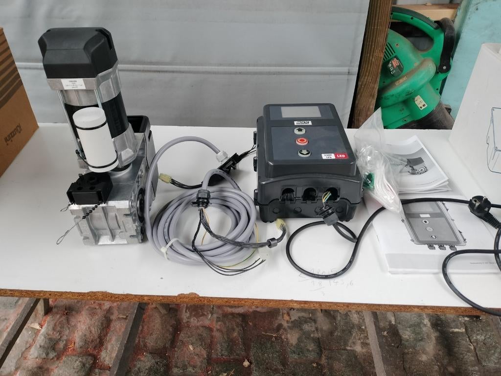Motor + sturing + noodontgrendeling, Doe-het-zelf en Bouw, Ophalen