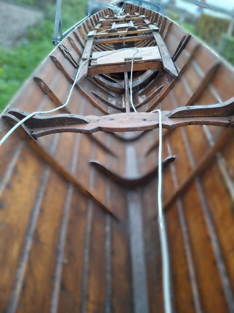 Massief Cederhouten Roeiboot Type 'Canoé' C2X+, Ophalen