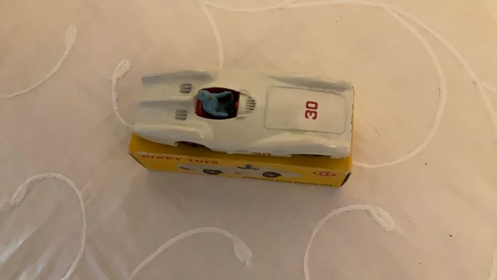MERCEDES BENZ RACING CAR DE COURSE - COULEUR CREME, Enlèvement ou Envoi, Comme neuf