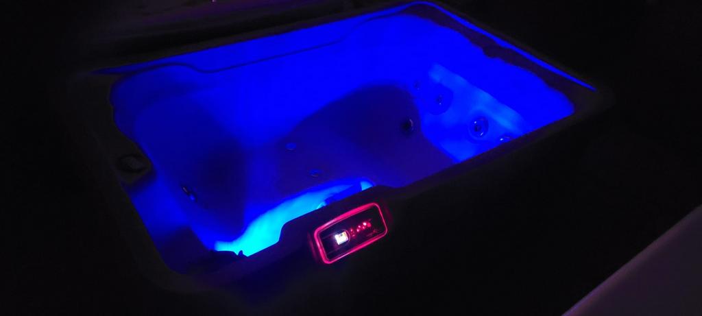 Jacuzzi, Tuin en Terras, Zwembad-toebehoren, Ophalen, Zo goed als nieuw, Verlichting
