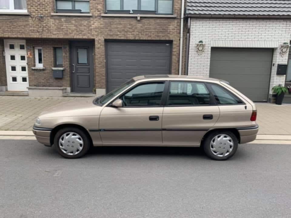 Opel Astra f 1997, Auto's, Opel, Stof, Zwart, Beige, Handgeschakeld