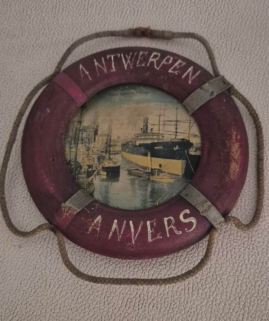 Vintage Souvenir Anvers, Enlèvement