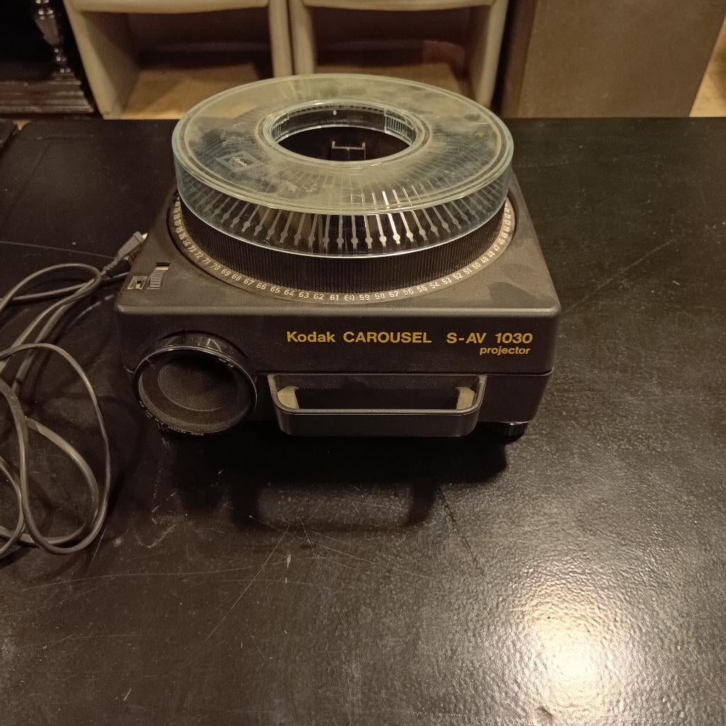 Kodak Carousel 1030, Audio, Tv en Foto, Diaprojectoren, Ophalen of Verzenden, Gebruikt