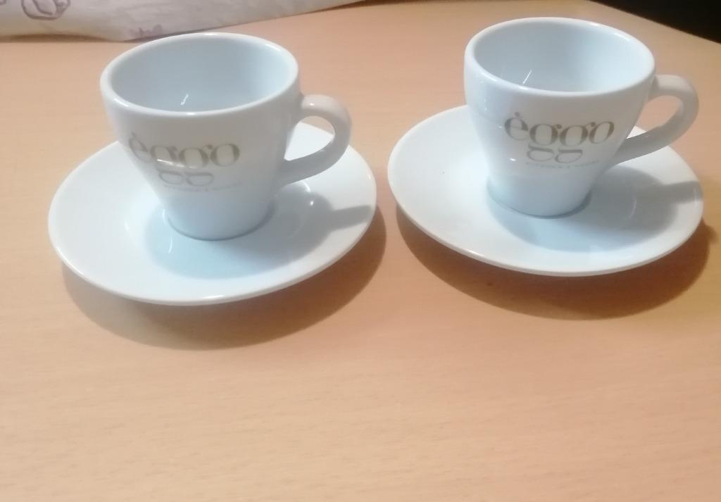 2 tasses et sous tasses., Maison & Meubles, Enlèvement ou Envoi, Comme neuf, Tasse(s) et/ou soucoupe(s)