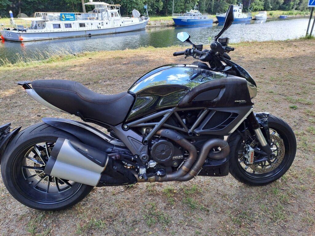 ducati diavel, Motoren, 2 cilinders, Particulier, Meer dan 35 kW, 1200 cc