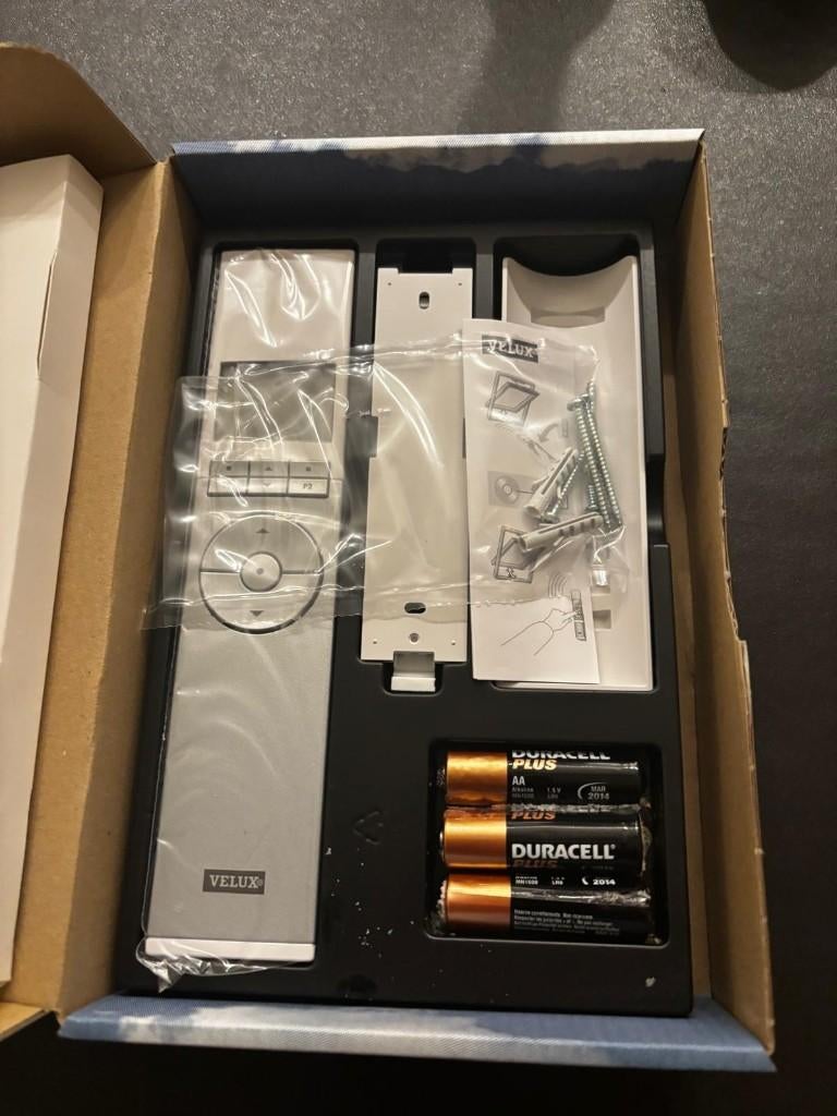 VELUX KLR 100 WW io-homecontrol afstandsbediening., Bricolage & Construction, Vitres, Châssis & Fenêtres, Neuf, Lucarne, Enlèvement
