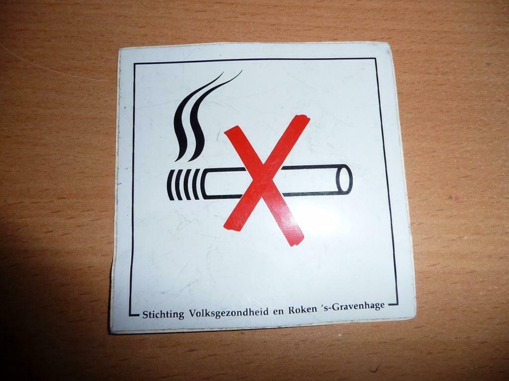 Sticker sigaret met kruis erdoor Stichting Volksgezondheid, Verzamelen, Ophalen of Verzenden, Zo goed als nieuw, Overige typen