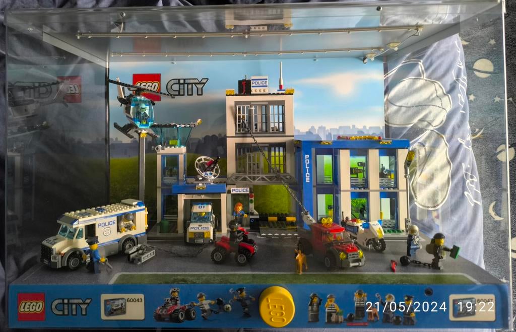 Lego 60043 en 60047 vitrinekast, Ophalen of Verzenden, Zo goed als nieuw, Lego