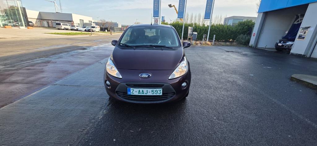 mooie ford ka titanium uitvoering met airco 85000 km, Auto's, Ford, Voorwielaandrijving, 4 zetels, Stof, 4 cilinders