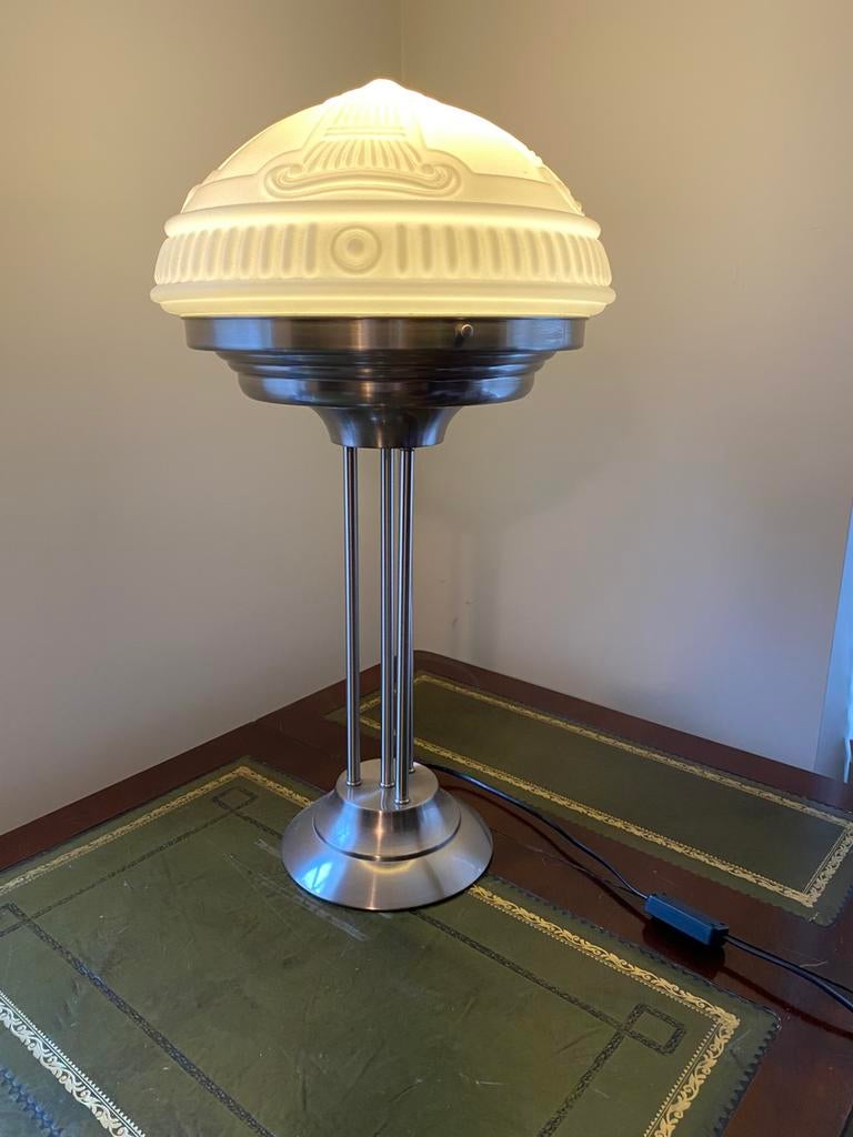 Art deco lamp , geborsteld staal met melkglas, 63cm hoog, Ophalen, Zo goed als nieuw, Glas