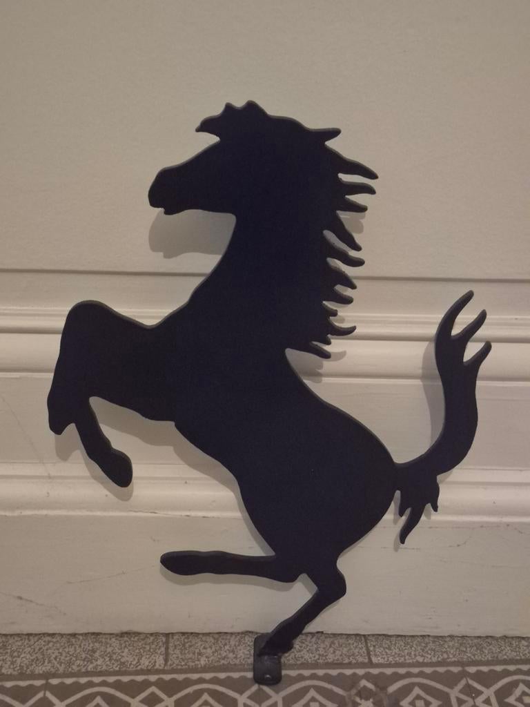 Logo Ferrari fait main en acier en parfait état., Enlèvement