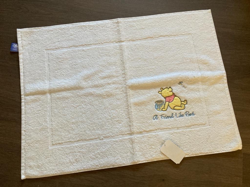 Nieuwe handdoek 50*70cm winny de pooh, Enlèvement ou Envoi, Neuf