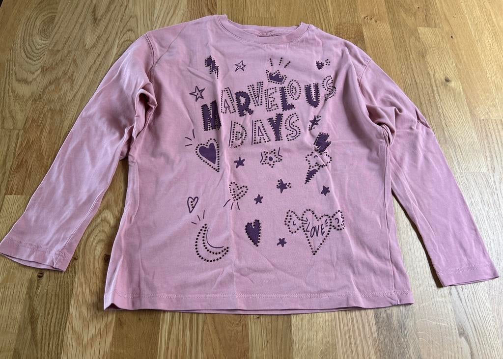 T-shirt manches longues Zara t.133, Enfants & Bébés, Vêtements enfant | Taille 134, Enlèvement ou Envoi, Chemise ou À manches longues