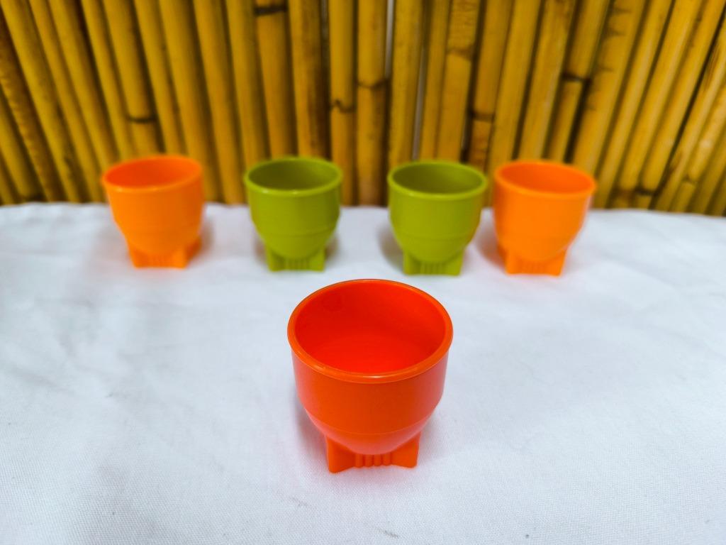 5 coquetiers empilables vintage 1960 plastique orange & vert, Enlèvement ou Envoi