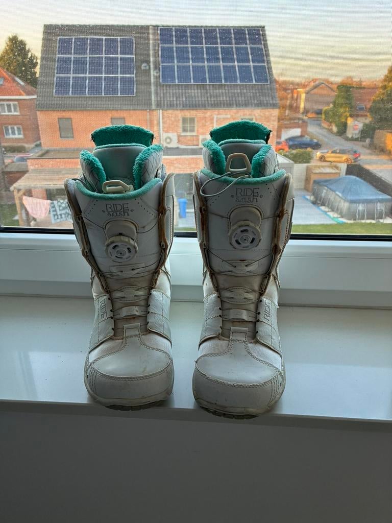 Snowboard boots maat 36 met boa, Sport en Fitness, Ophalen, Zo goed als nieuw