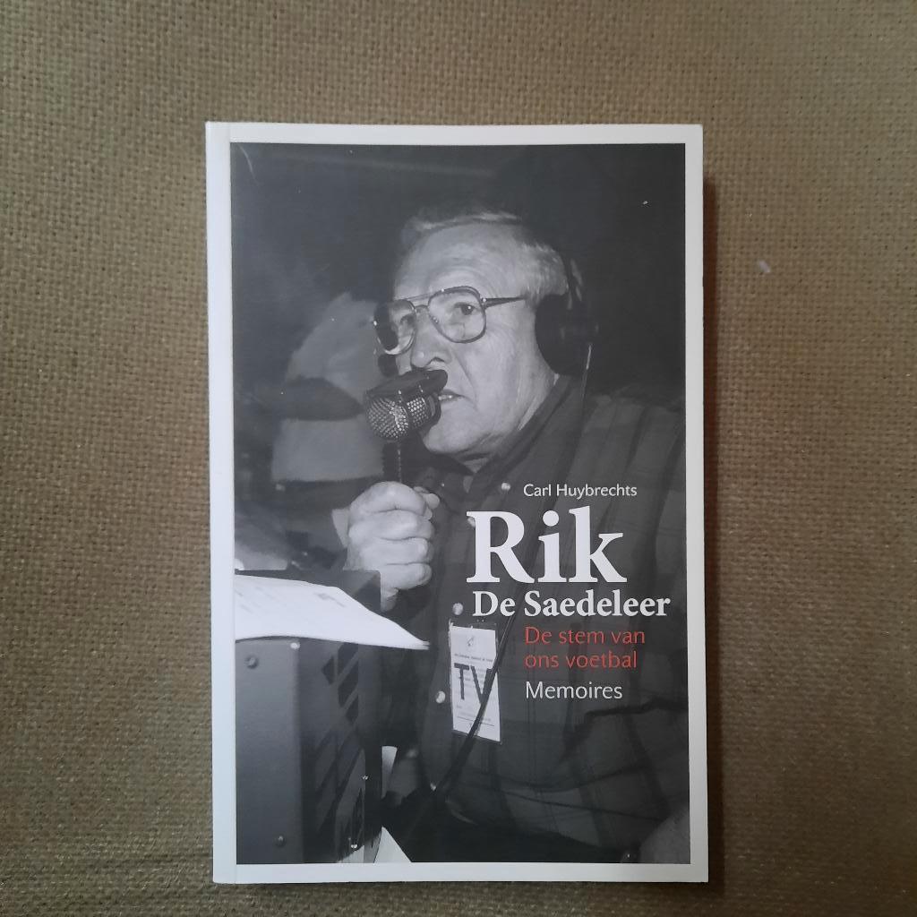 RIK DE SAEDELEER - DE STEM VAN ONS VOETBAL - CARL HUYBRECHTS, Ophalen of Verzenden, Zo goed als nieuw, Sport