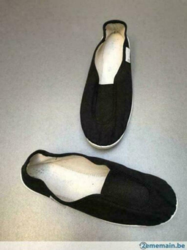 Chaussures de gym noires Domyos - Pointure 34, Enfants & Bébés, Enlèvement ou Envoi, Utilisé, Autres types, Domyos