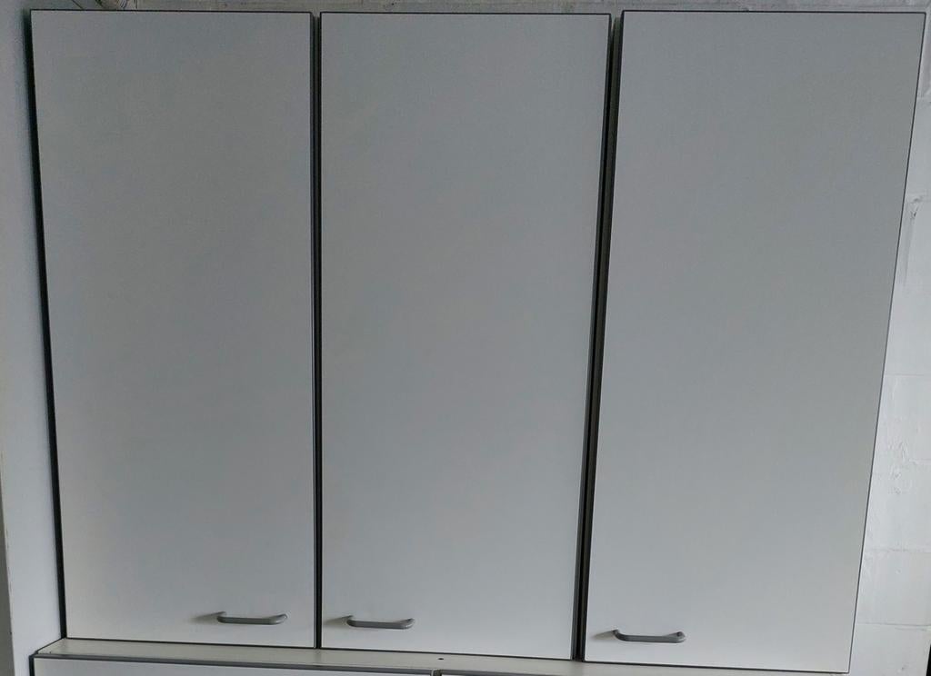Armoire blanche murale  Très bonne matière Les 3pièce, Maison & Meubles, Enlèvement, Comme neuf