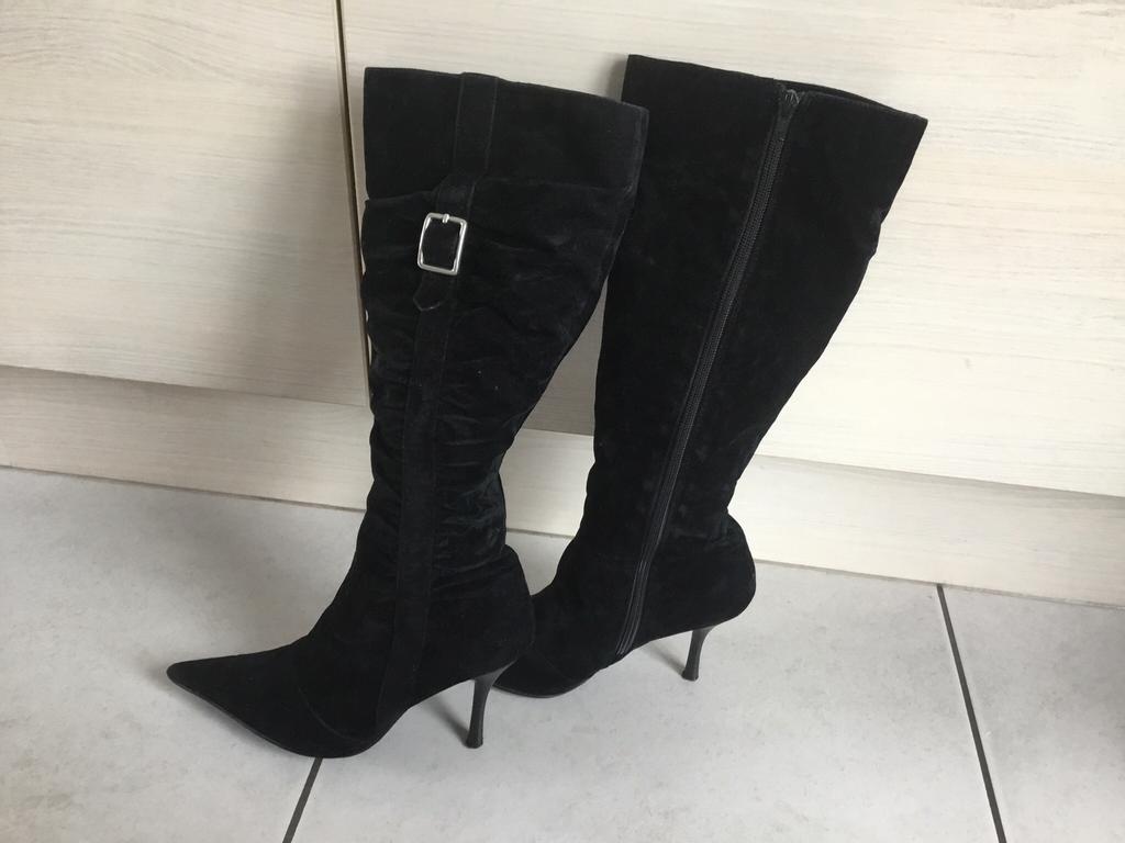 Mooie dames laarzen maat 37, Kleding | Dames, Hoge laarzen, Zwart, Ophalen of Verzenden, Zo goed als nieuw
