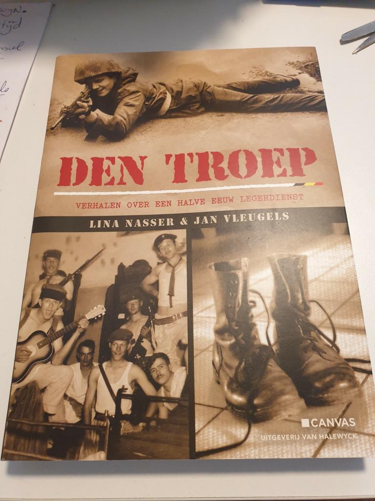 Lina Nasser - Den troep.  Verplichte legerdienst MERHO, Enlèvement ou Envoi, Comme neuf, Lina Nasser; Jan Vleugels
