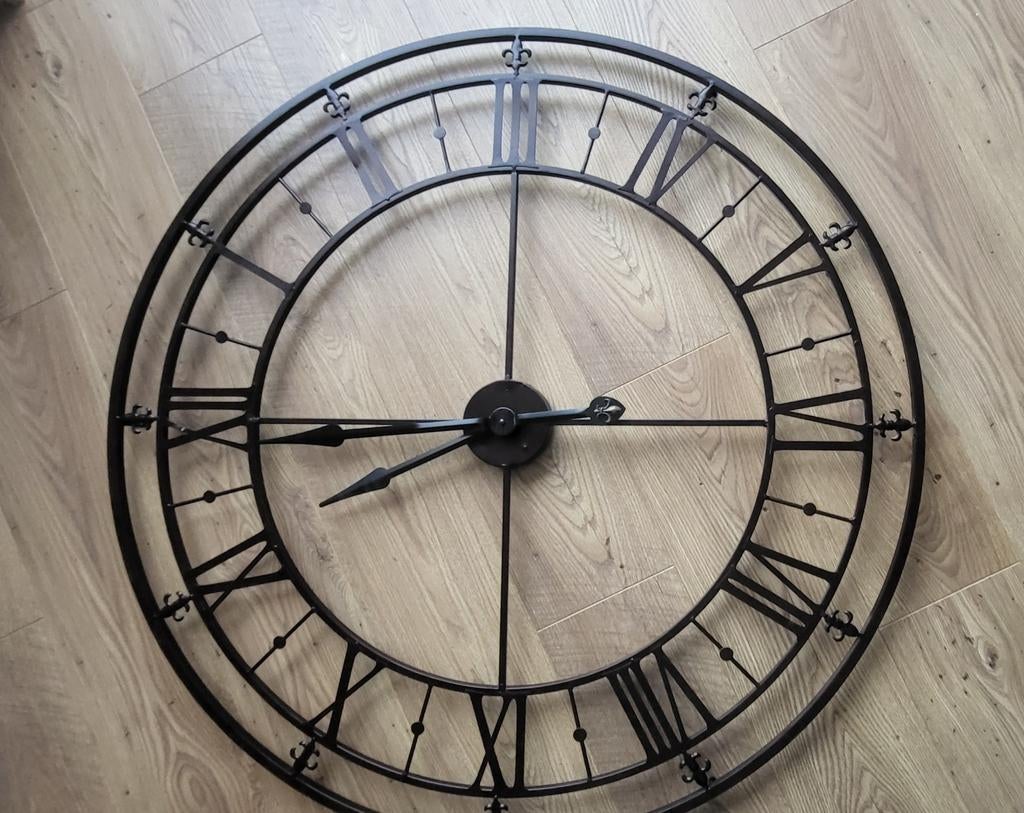 Grande horloge (1M), Ophalen