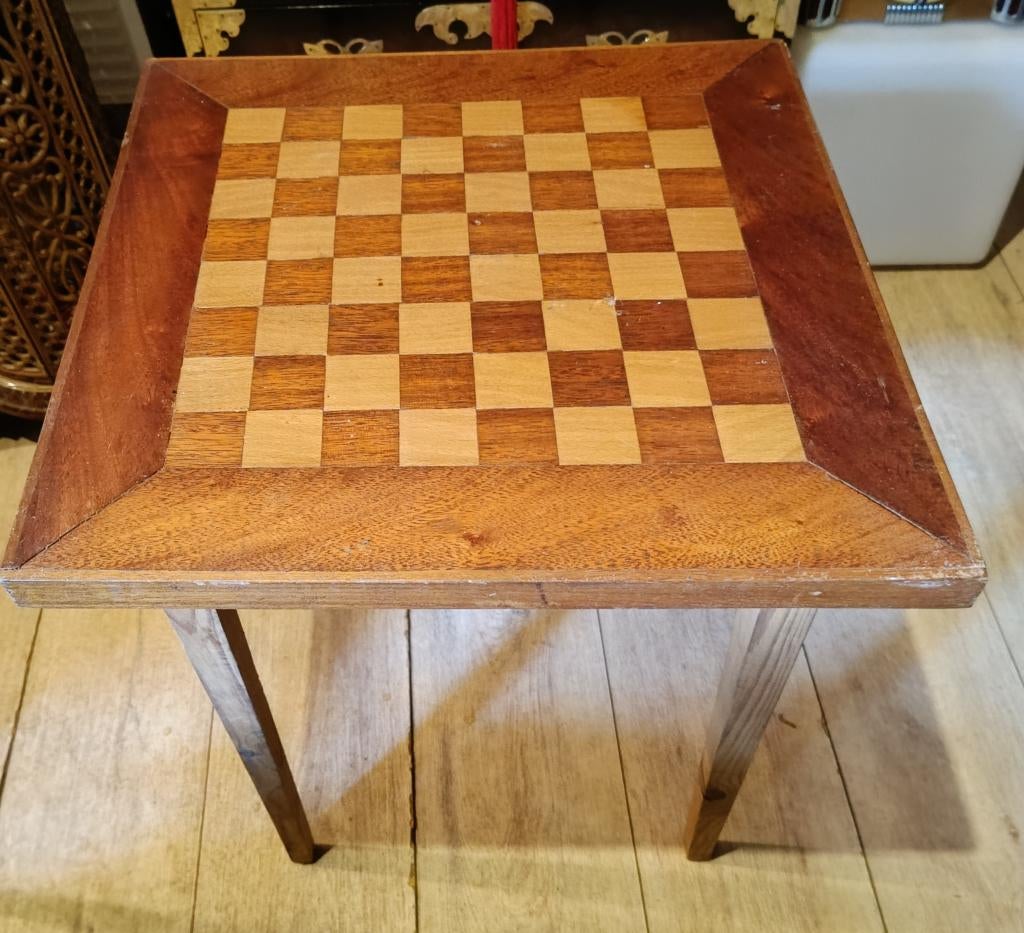 Schaaktafel met volledig  houten schaakset te koop., Een of twee spelers, Ophalen of Verzenden, Gebruikt