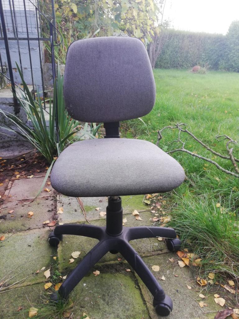 Siège de bureau. Chaise. 5€, Enlèvement ou Envoi, Utilisé, Gris, Chaise de bureau