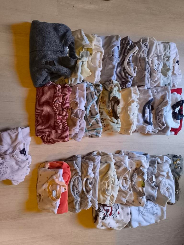 Lot de pyjamas bébé 1 et 3 mois, Enfants & Bébés, Enlèvement
