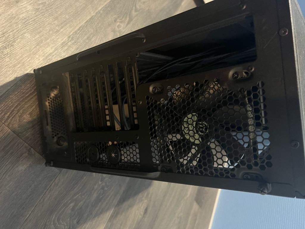 Tour pc thermaltake versa h34, Informatique & Logiciels, Ordinateurs de bureau, Enlèvement, Comme neuf