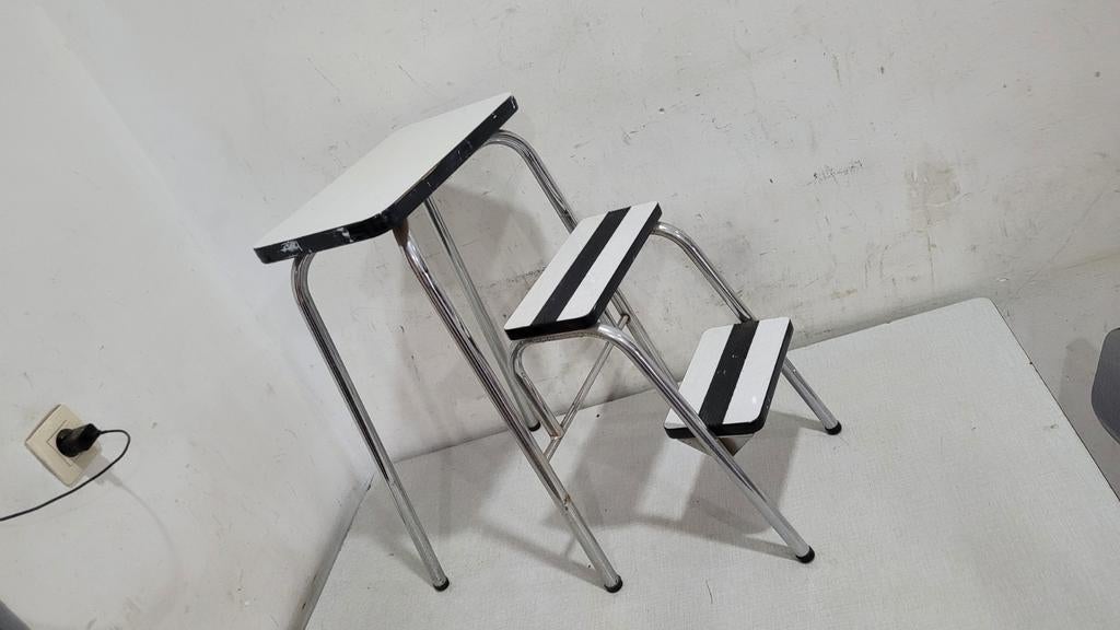 ancien tabouret en f avec deux marches formica vintage année, Enlèvement ou Envoi, Comme neuf