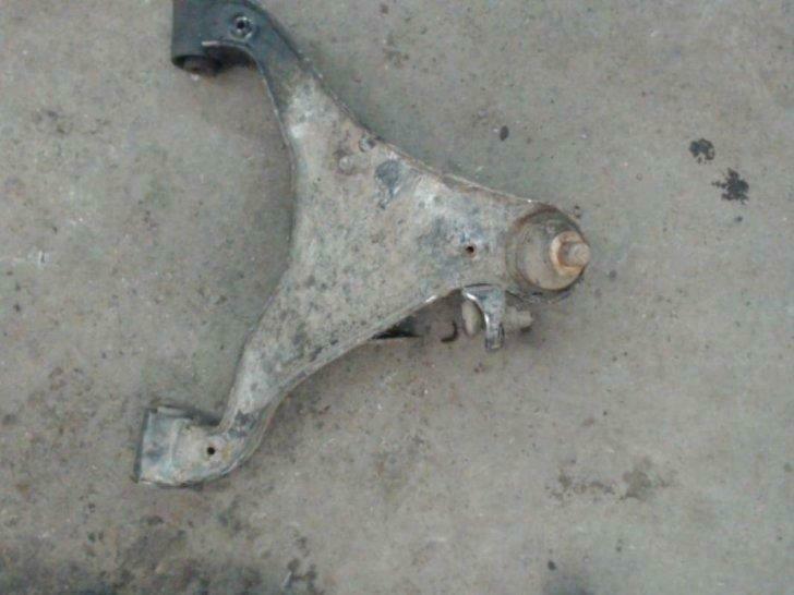 triangle droit  nissan navara d40, Auto-onderdelen, Remmen en Aandrijving, Nissan, Gebruikt
