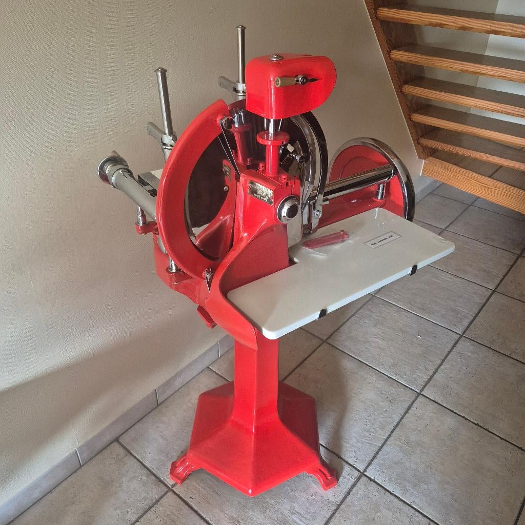 Vleessnijmachine met handwiel, Ophalen