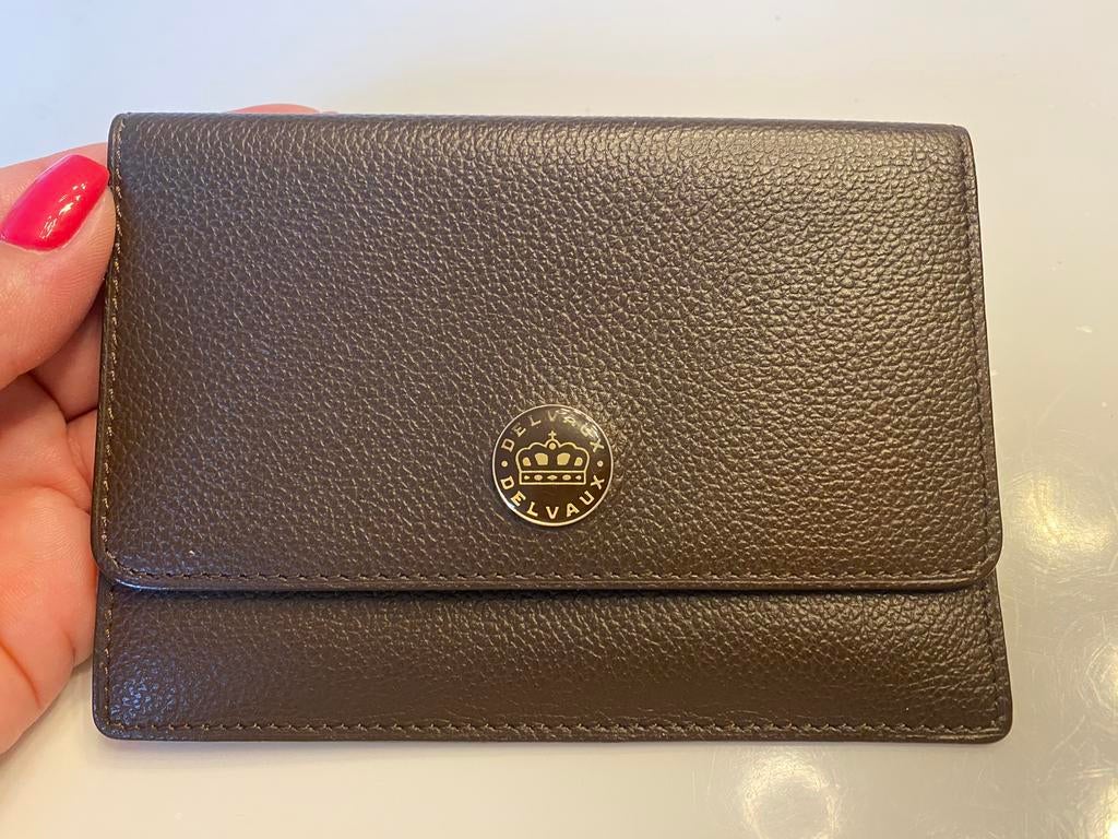 Porte cartes / papiers Delvaux, Ophalen of Verzenden, Zo goed als nieuw, Bruin, Met knipsluiting