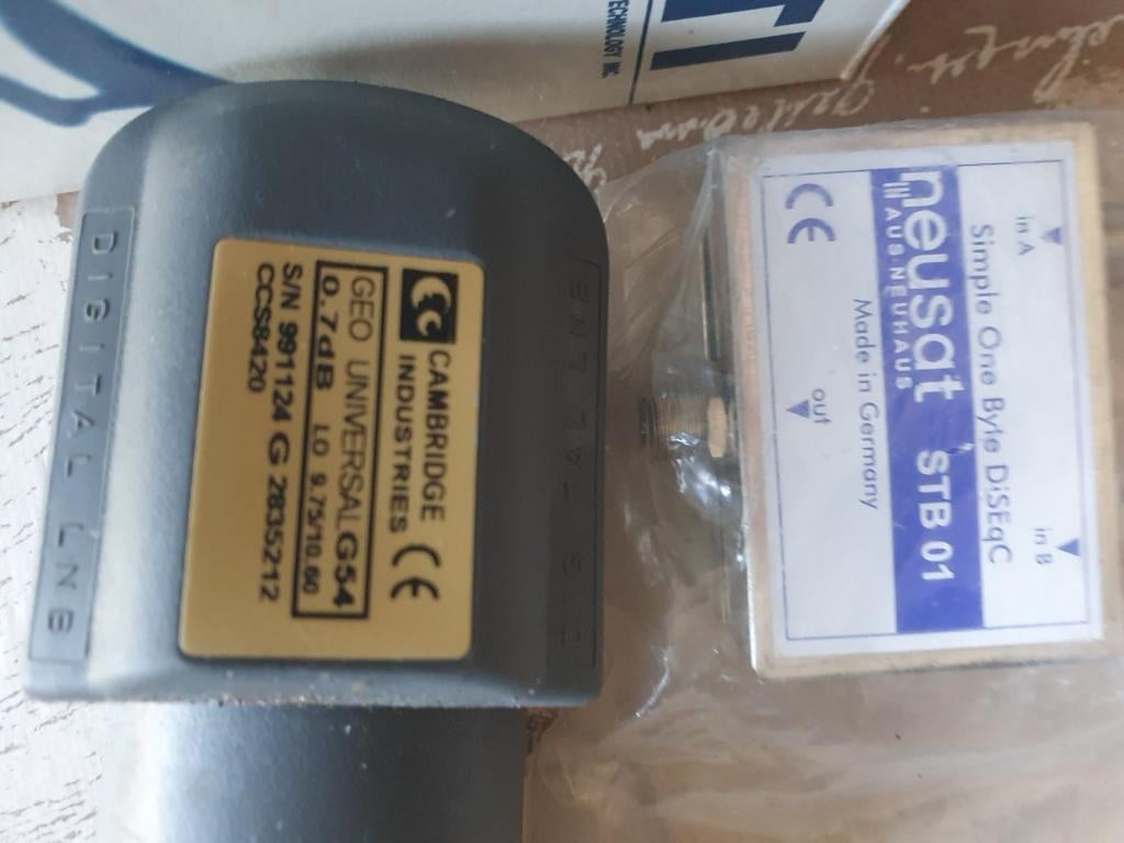 Diseqc et LNB NOUVEAU, Enlèvement ou Envoi, Neuf, Accessoires d'antenne (parabolique), Autres marques