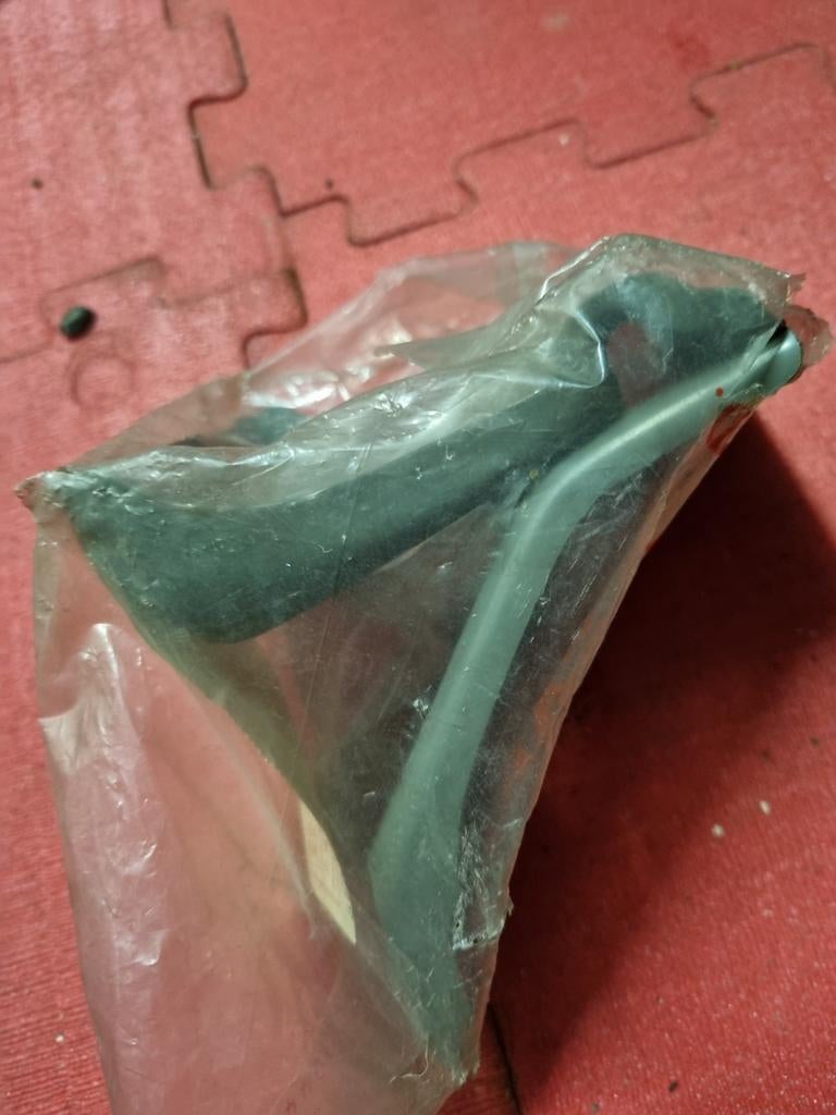 Fixation parechocs arriere honda civic 1980 84128-693-000zz, Honda