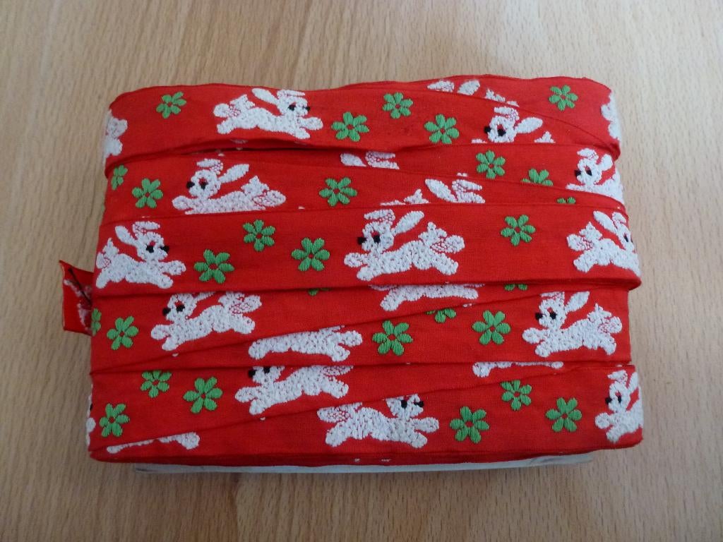 Vintage naaifournituren geborduurd hondenlint, Hobby en Vrije tijd, Naaien en Fournituren, Ophalen of Verzenden, Nieuw