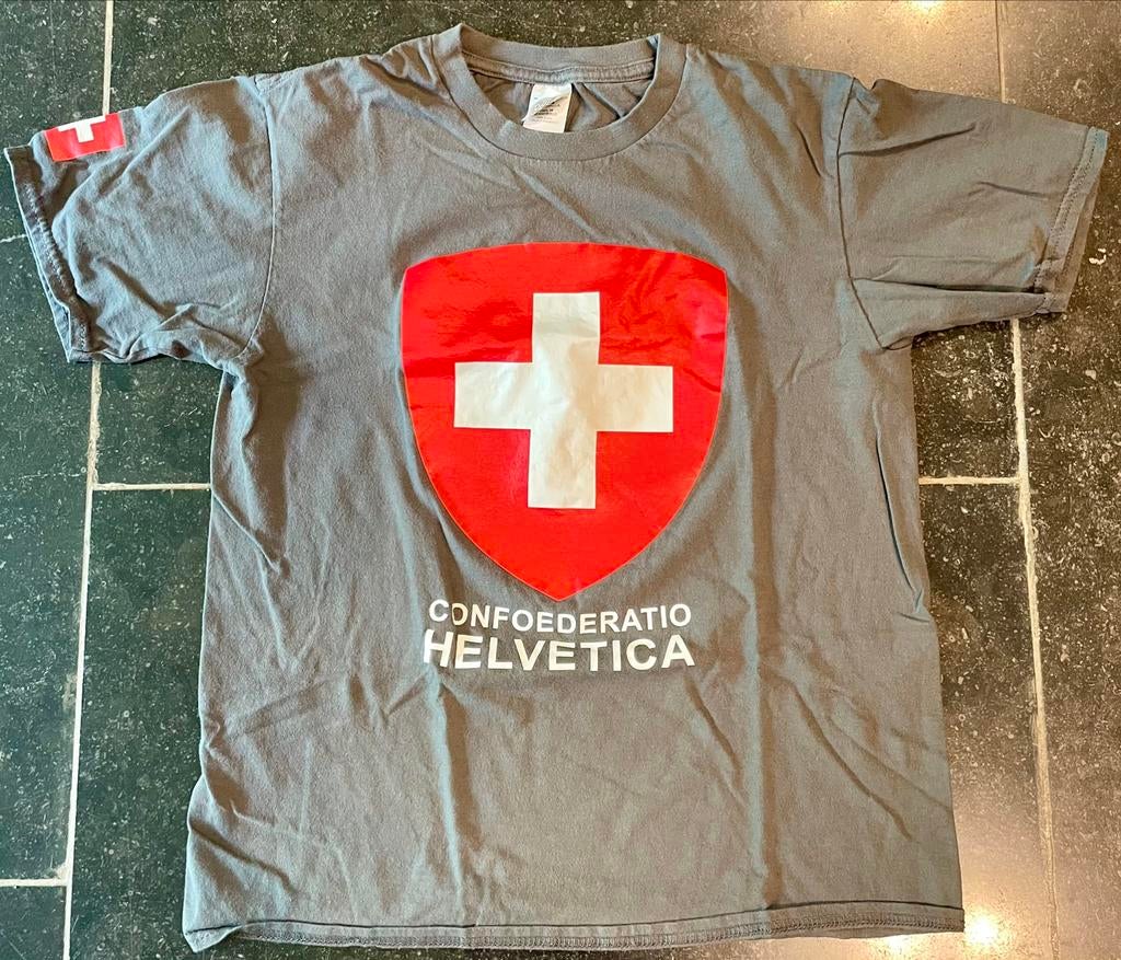 Magnifique t-shirt la Suisse Confoederatio Helvetica small, Gris, Comme neuf, Enlèvement, Taille 46 (S) ou plus petite