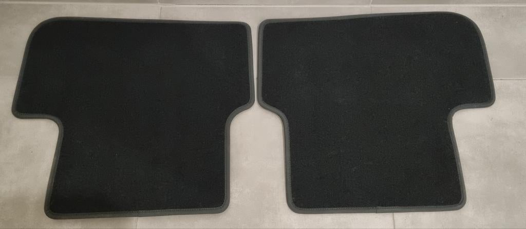 2 tapis neufs pour Mercedes Classe A, pour l'arrière., Autos : Divers, Tapis de voiture, Enlèvement ou Envoi