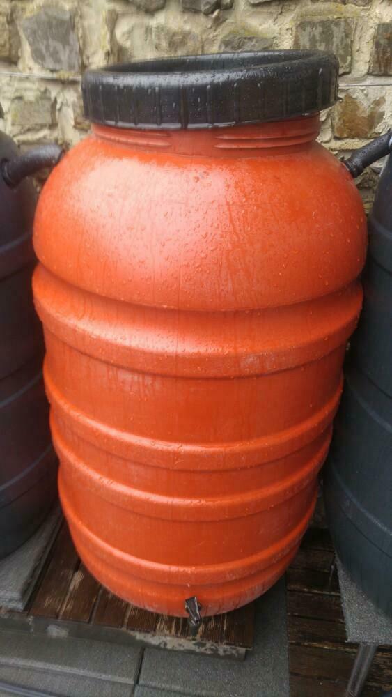 Tonneau reservoir eau pluie 220l avec robinet rouge, Enlèvement, Utilisé, Avec robinet