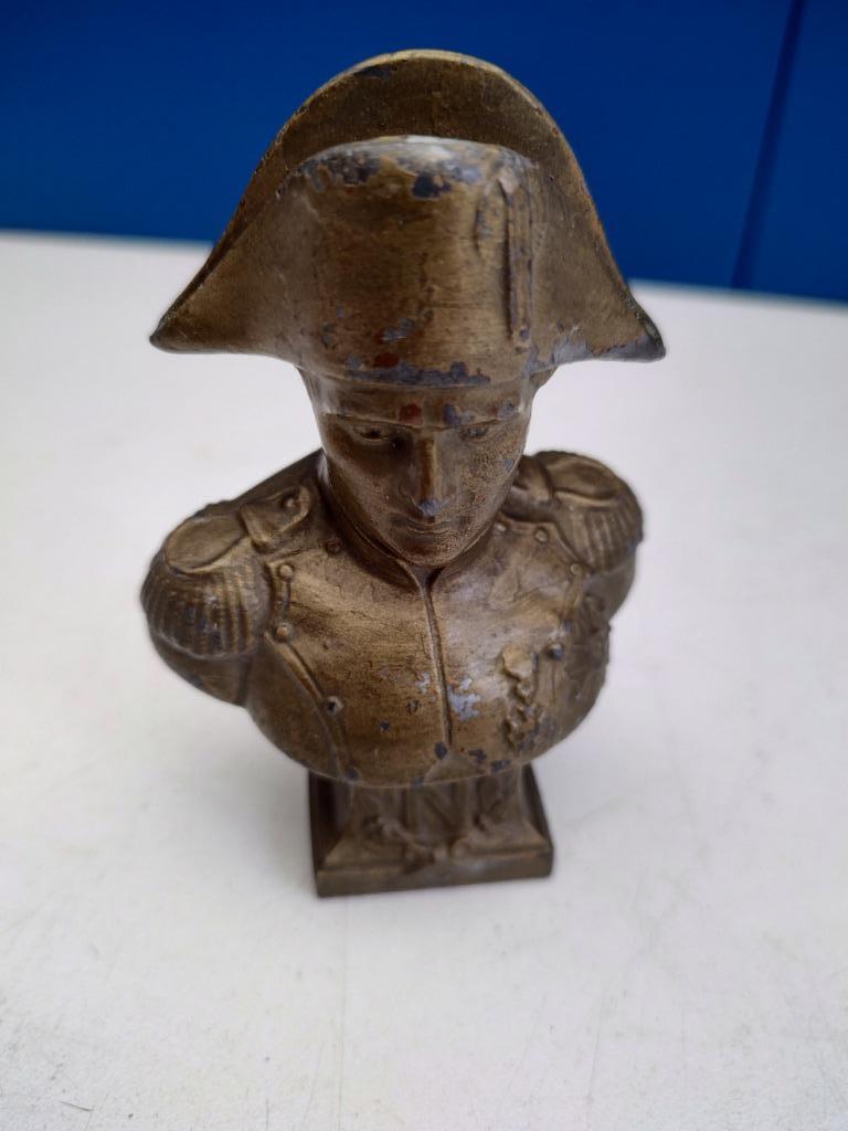 Napoleon buste in zamak, Envoi