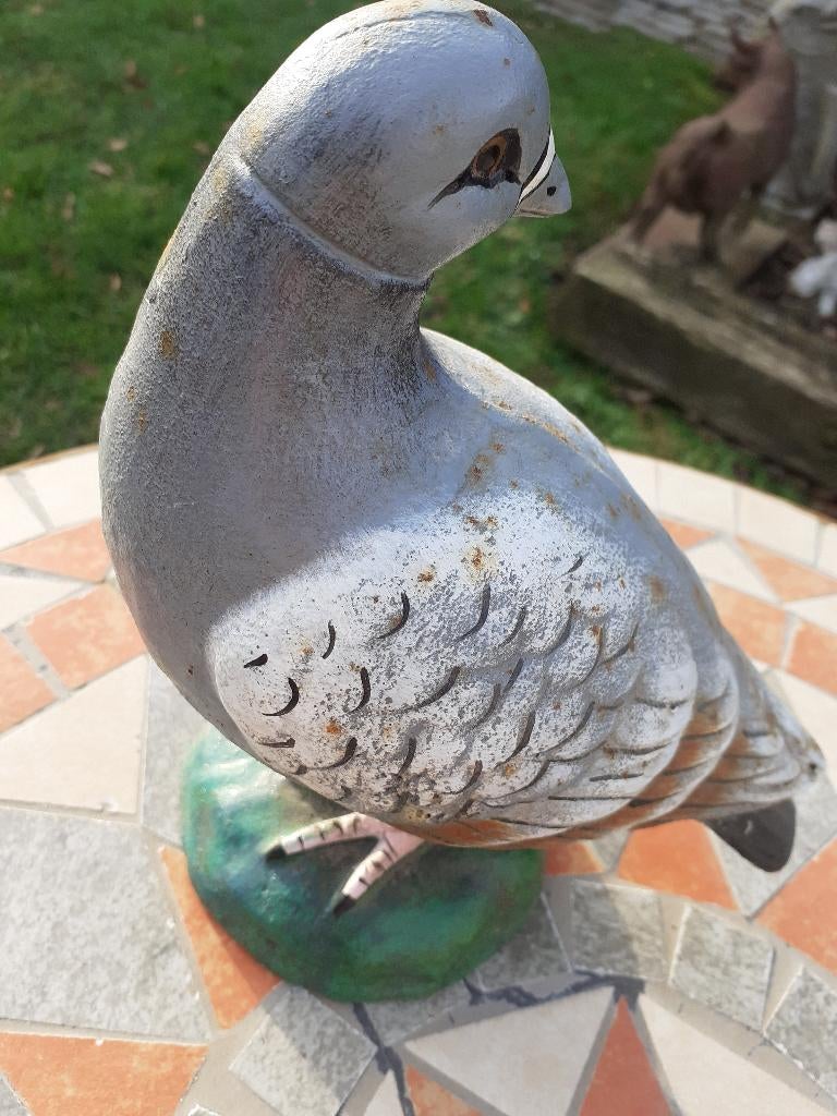 POLYCHROME GIETIJZEREN DUIF (kop naar achteren)., Tuin en Terras, Ophalen of Verzenden, Zo goed als nieuw, Overige materialen