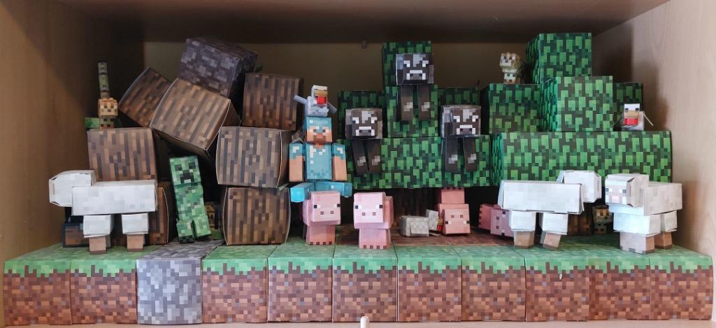 Set Minecraft figuren en blokken (karton) en kalenders, Enlèvement, Comme neuf