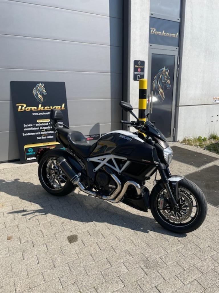 Ducati Diavel Carbon 1198cc - 74kW - Nieuwstaat, Motoren, Motoren | Ducati, 2 cilinders, 1198 cc, Bedrijf, Meer dan 35 kW