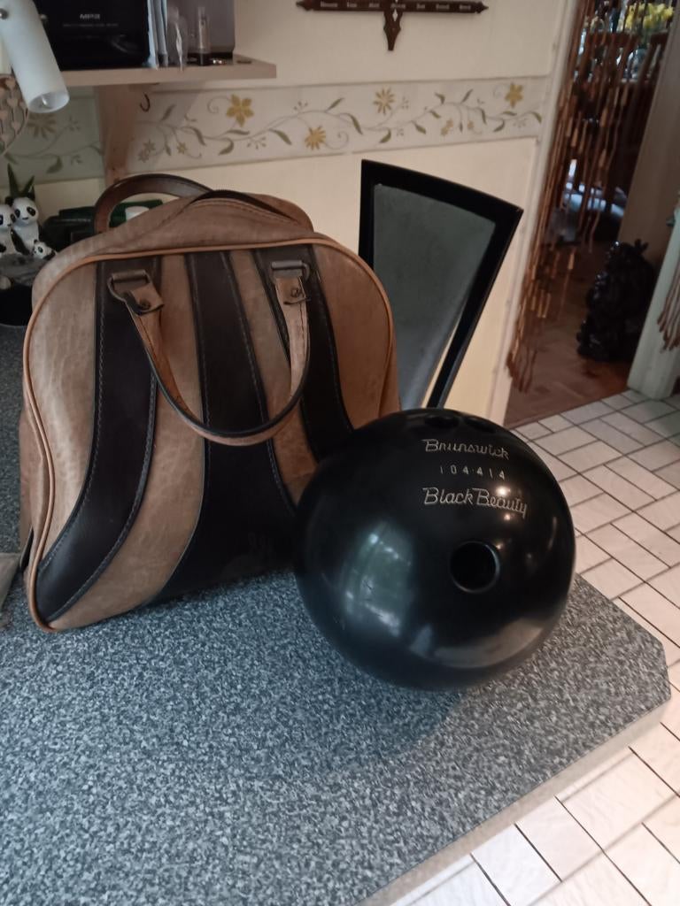 Boule de bowling pour homme marque Brunswick black, Enlèvement, Comme neuf, Boule