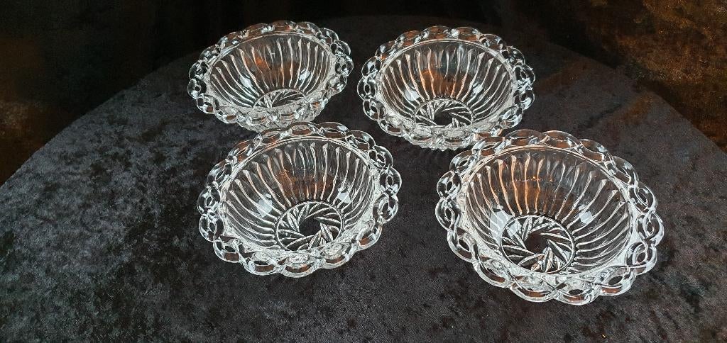 4 prachtige vintage glazen kommetjes, Ophalen