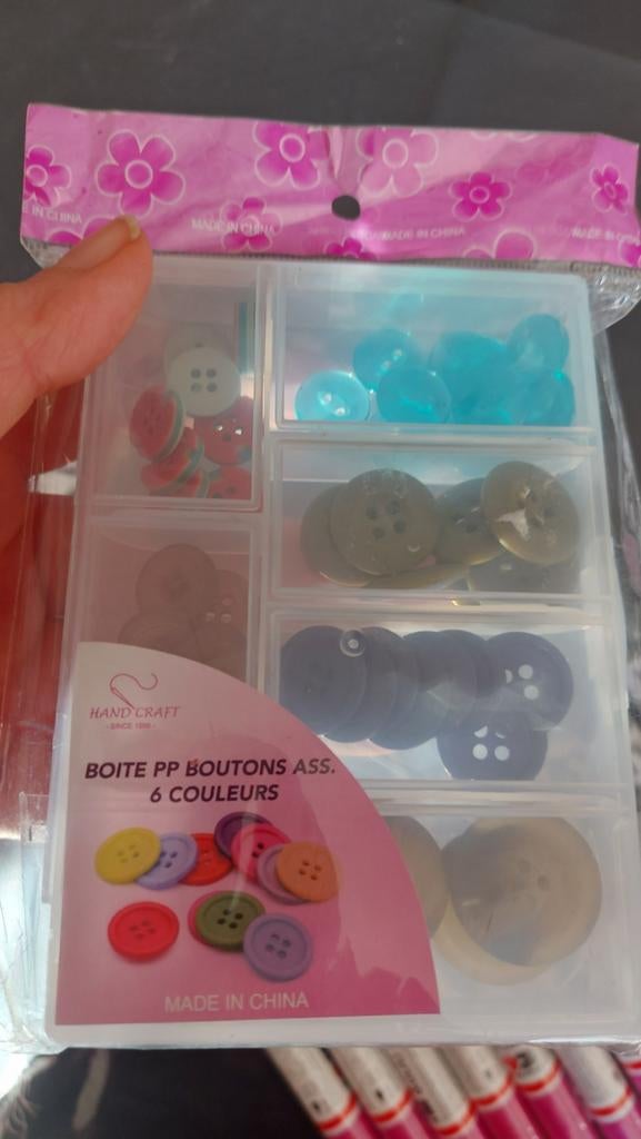 boîtes de boutons, Enlèvement ou Envoi, Neuf